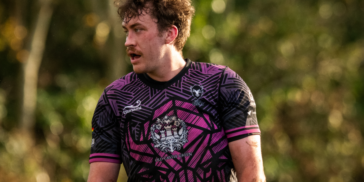 Bristol Bisons Player - Old Castle Green Logo